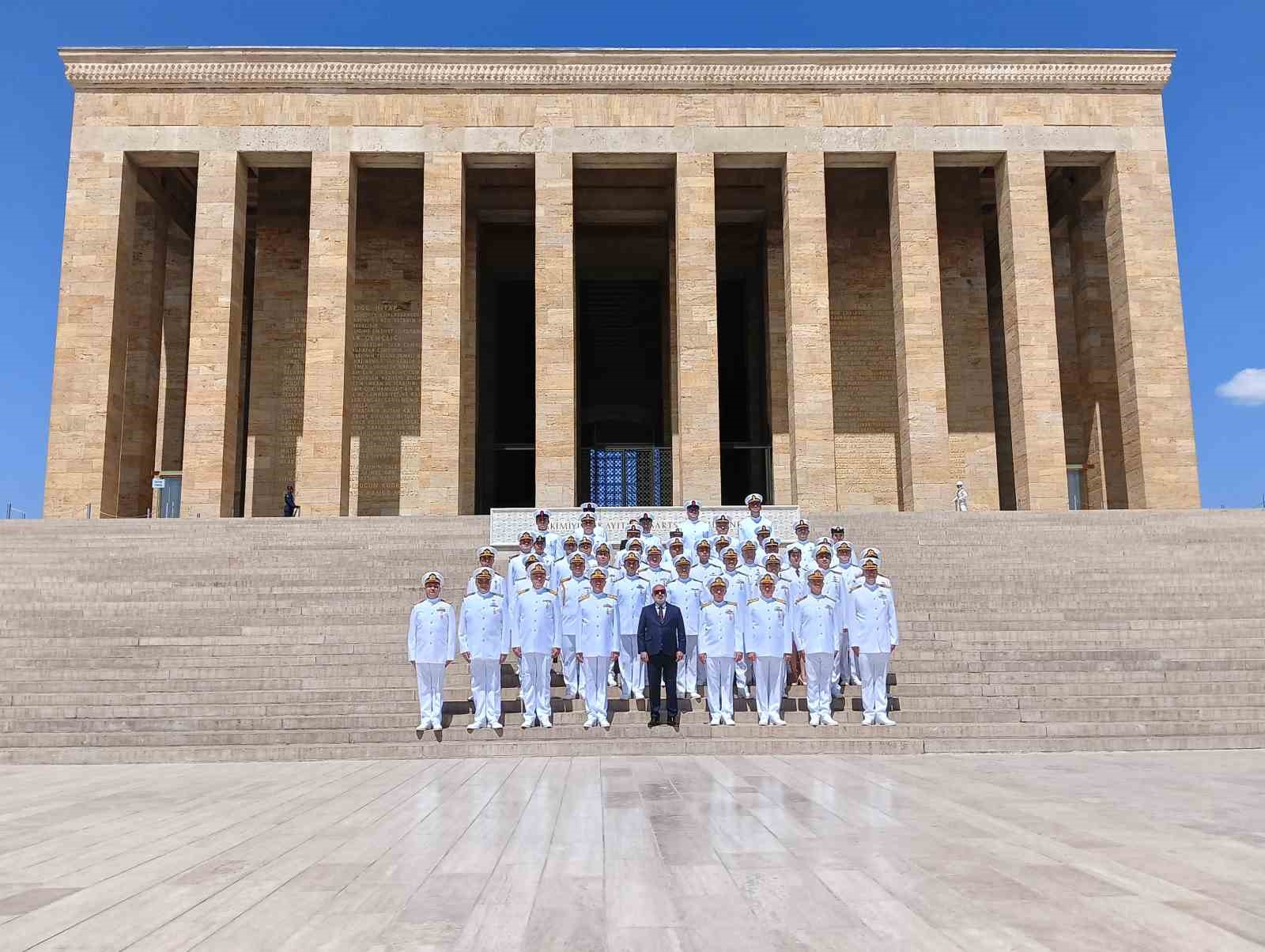 Sahil Güvenlik Komutanlığı'nın 43. yıl dönümünde Anıtkabir ziyareti ve anlamlı
