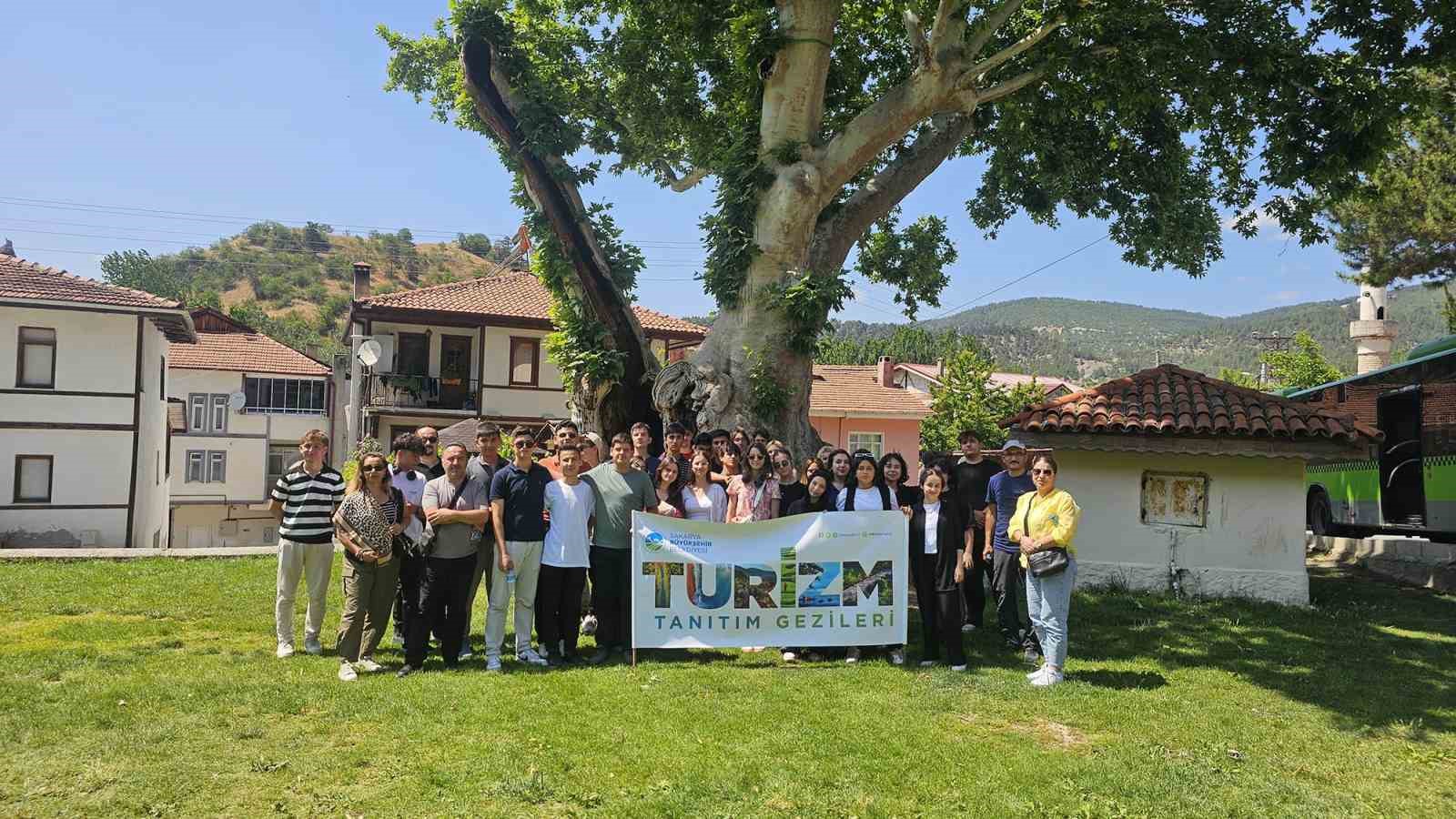Sakarya Büyükşehir Belediyesi'nin liselerarası tiyatro festivali için düzenlediği doğa ve