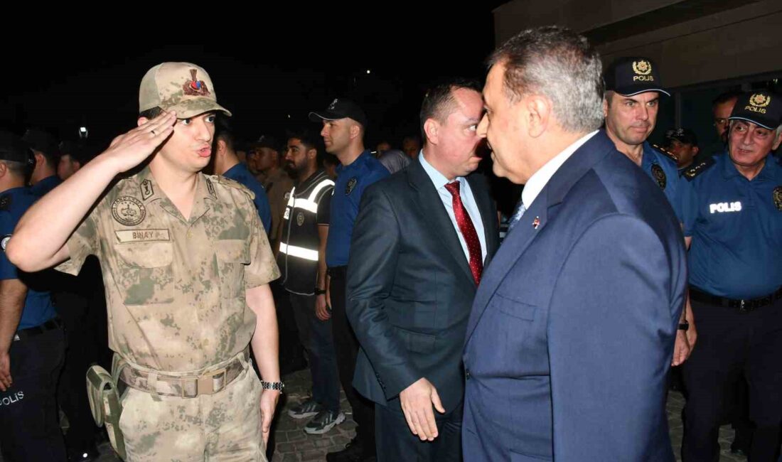 Şanlıurfa Valisi Hasan Şıldak, Siverek'te güvenlik uygulamasına katılarak vatandaşların güvenliği