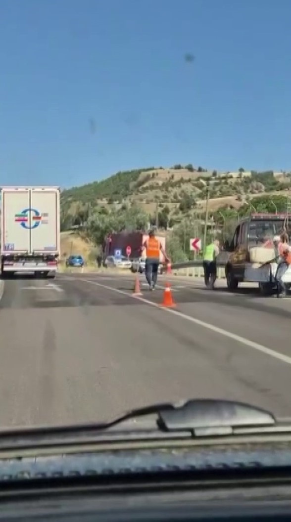 Kazaya Karışan Araç ve Yayalar