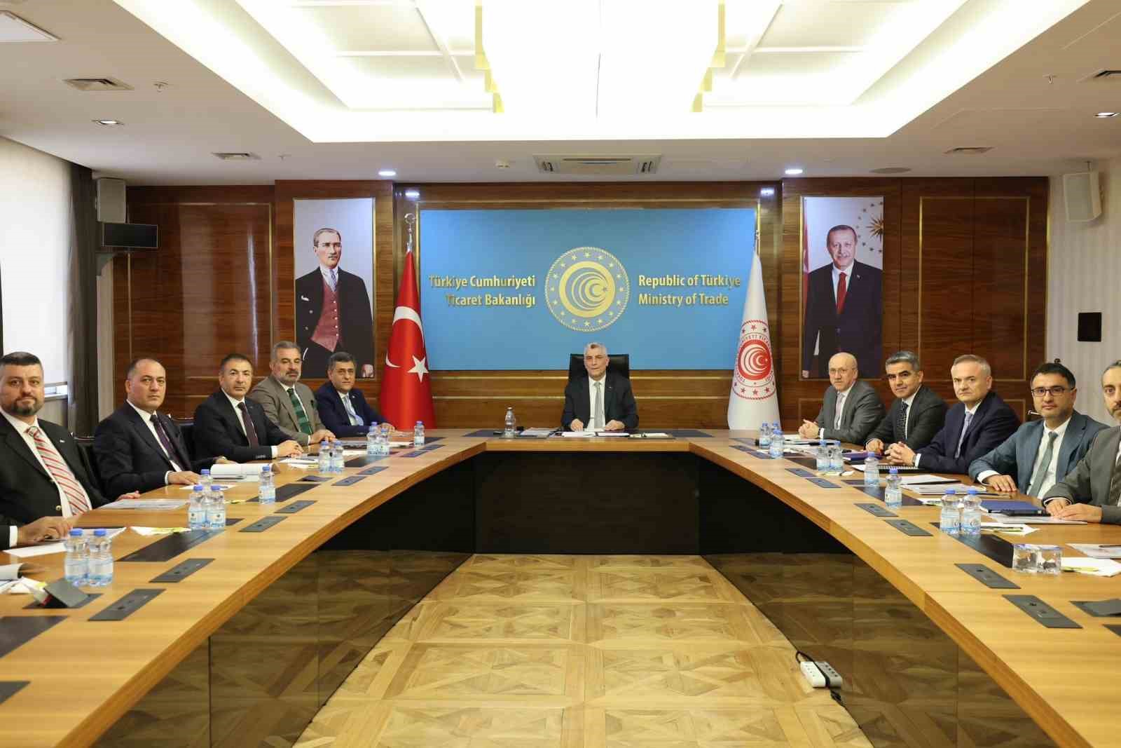 Ticaret Bakanı Ömer Bolat, Uluslararası Nakliyeciler Derneği Yetkilileri ile İşbirliği ve Gelecek Perspektiflerini Görüştü