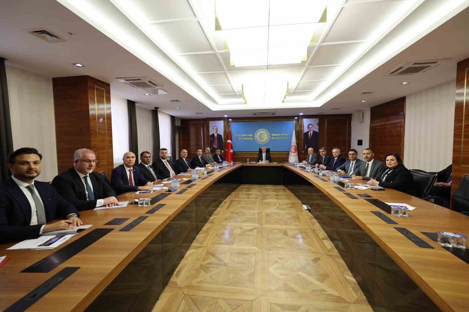 Ticaret Bakanı Ömer Bolat, Uluslararası Nakliyeciler Derneği Yetkilileri ile İşbirliği ve Gelecek Perspektiflerini Görüştü