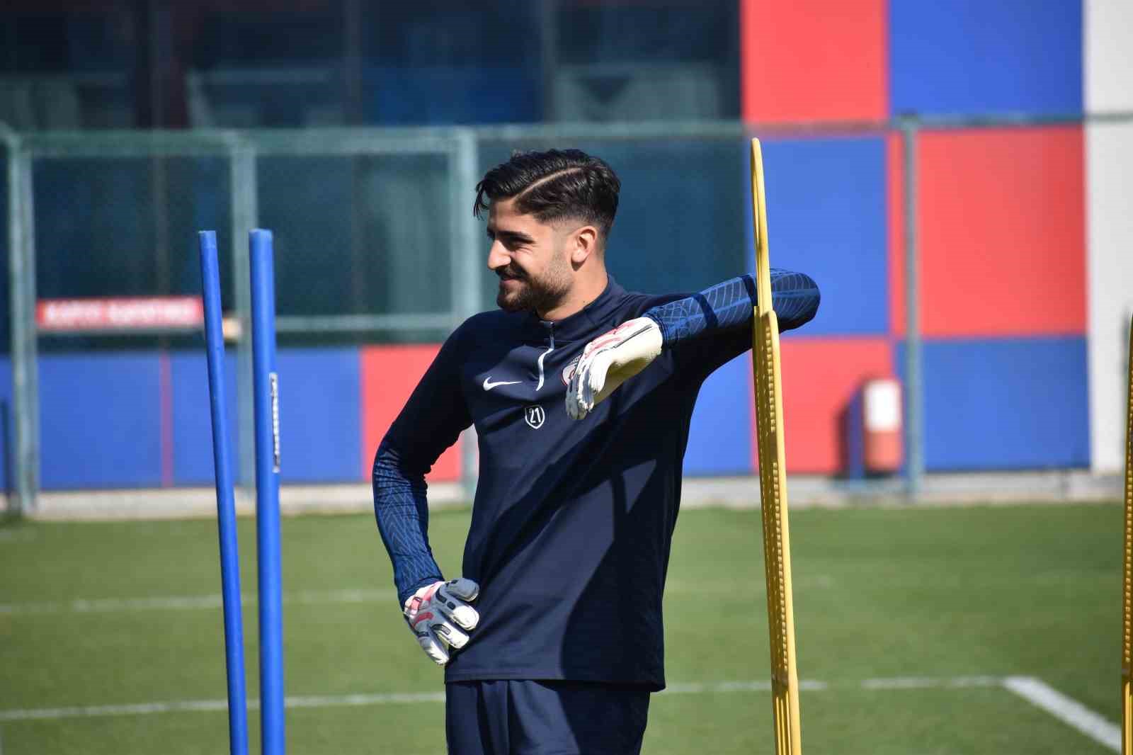 Trabzonspor, Yetenekli Genç Kaleci Serhat Öztaşdelen İçin Kanca Attı