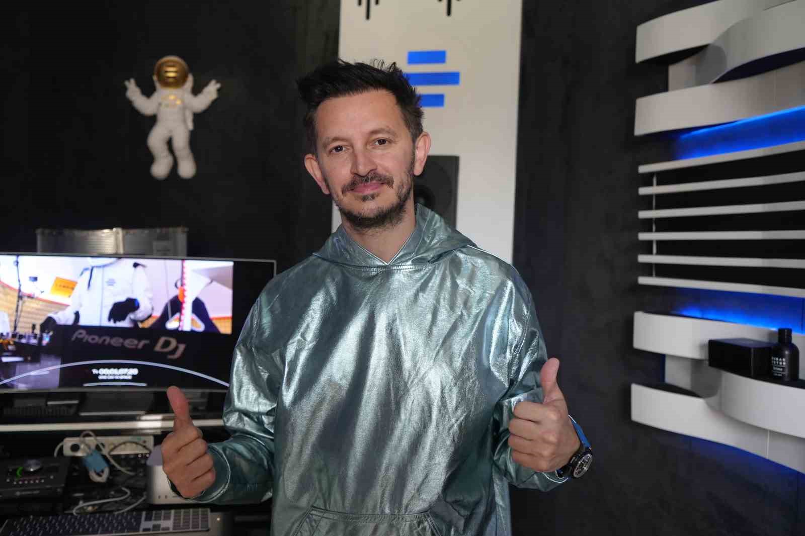 Dünyaca ünlü Türk DJ ve prodüktör Burak Yeter, 55 bin