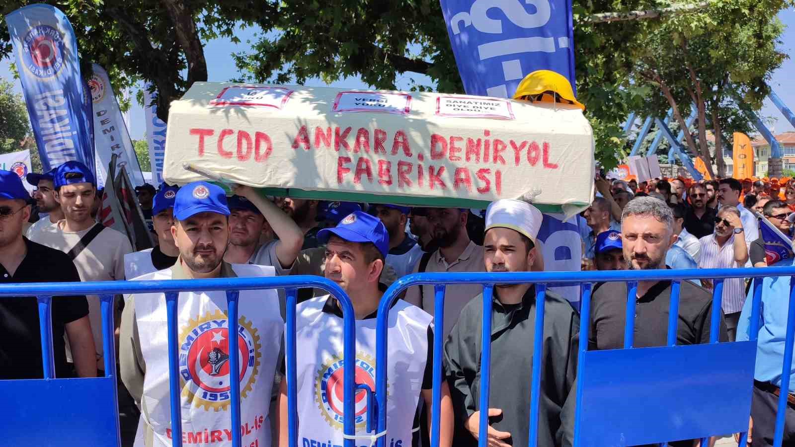 Türkiye İşçi Sendikaları Konfederasyonu (TÜRK-İŞ), Kamu Toplu İş Sözleşmeleri Çerçeve Protokolü’ne Yönelik Taleplerini Yeniden Dile Getirdi