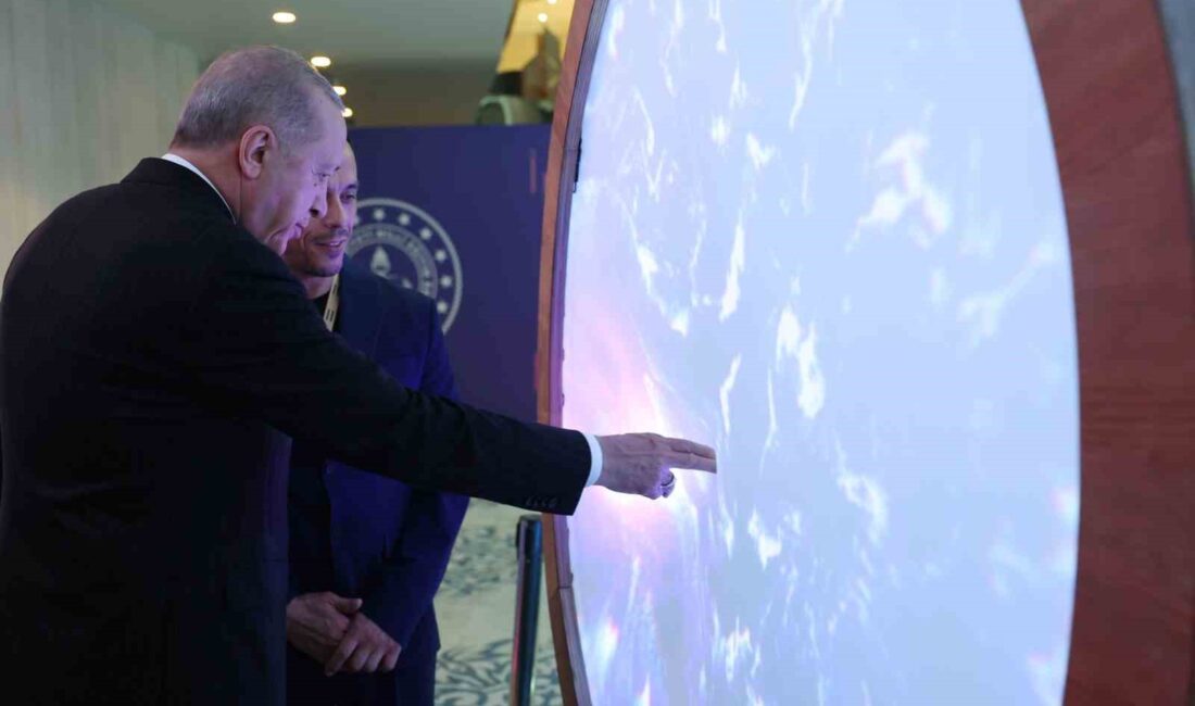 Türkiye Eğitim Teknolojileri Zirvesi ile dijital dönüşümün önemini keşfedin. Eğitimde