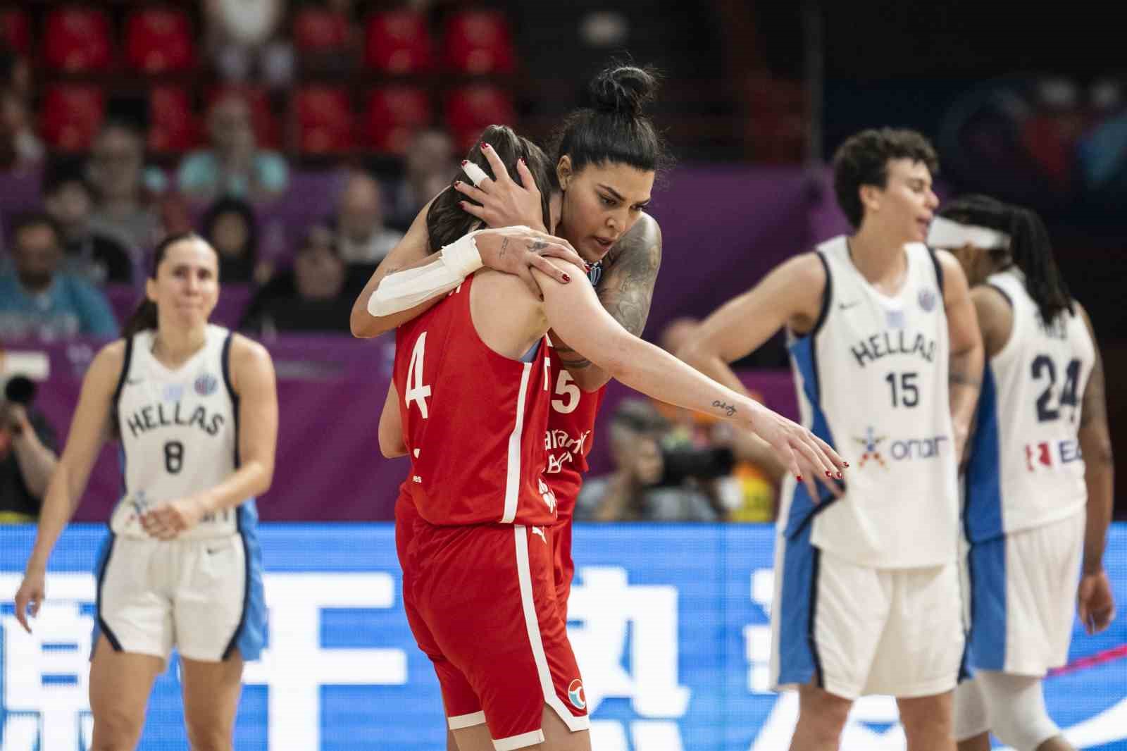 Türkiye Kadın Basketbol Takımı Yunanistan'ı Farklı Yendi ve Çeyrek Finalde Yüksekti