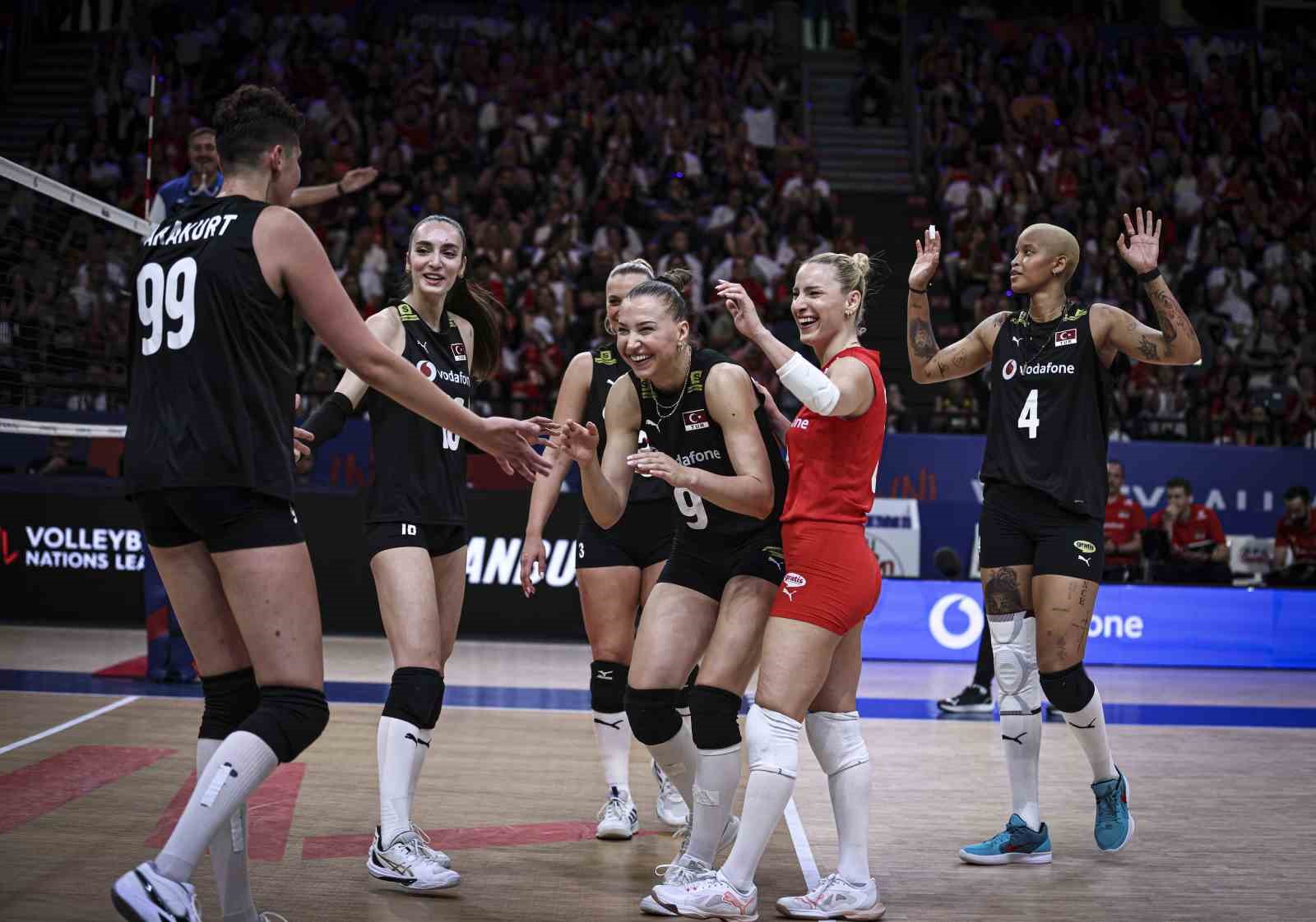 İstanbul'da Voleybol Heyecanı Zirve Yaptı!