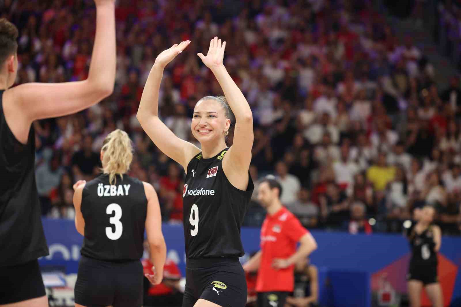 İstanbul'da Voleybol Heyecanı Zirve Yaptı!