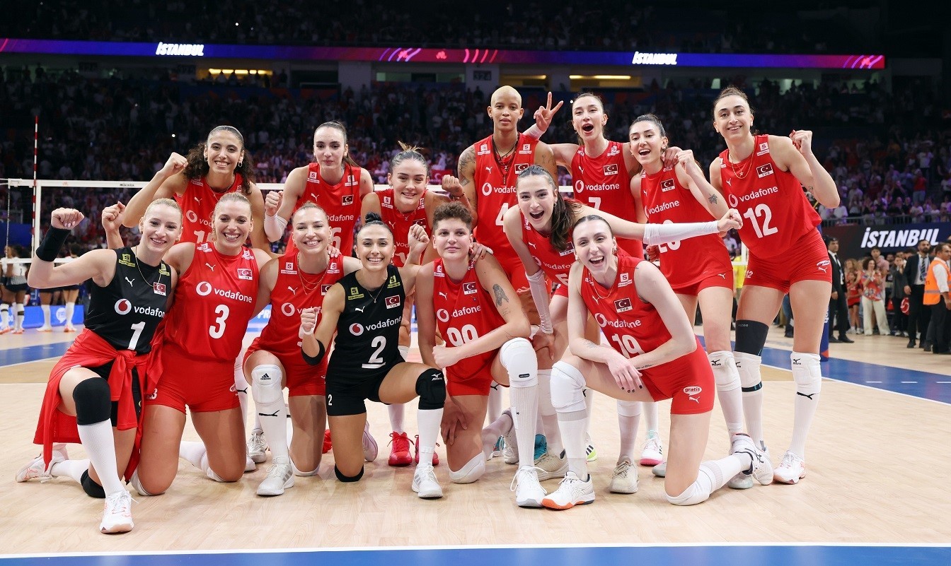 İstanbul’da Coşkulu Bir Mücadele: Türkiye, Dominik Cumhuriyeti’ni 3-0 Mağlup Ediyor