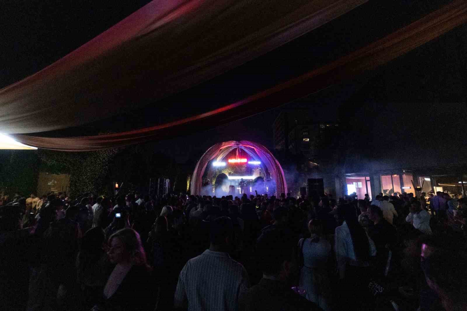 turkiyenin gozde muzik ve mistik atmosferine davet glass beams ile unutulmaz bir gun MuCAqcVD