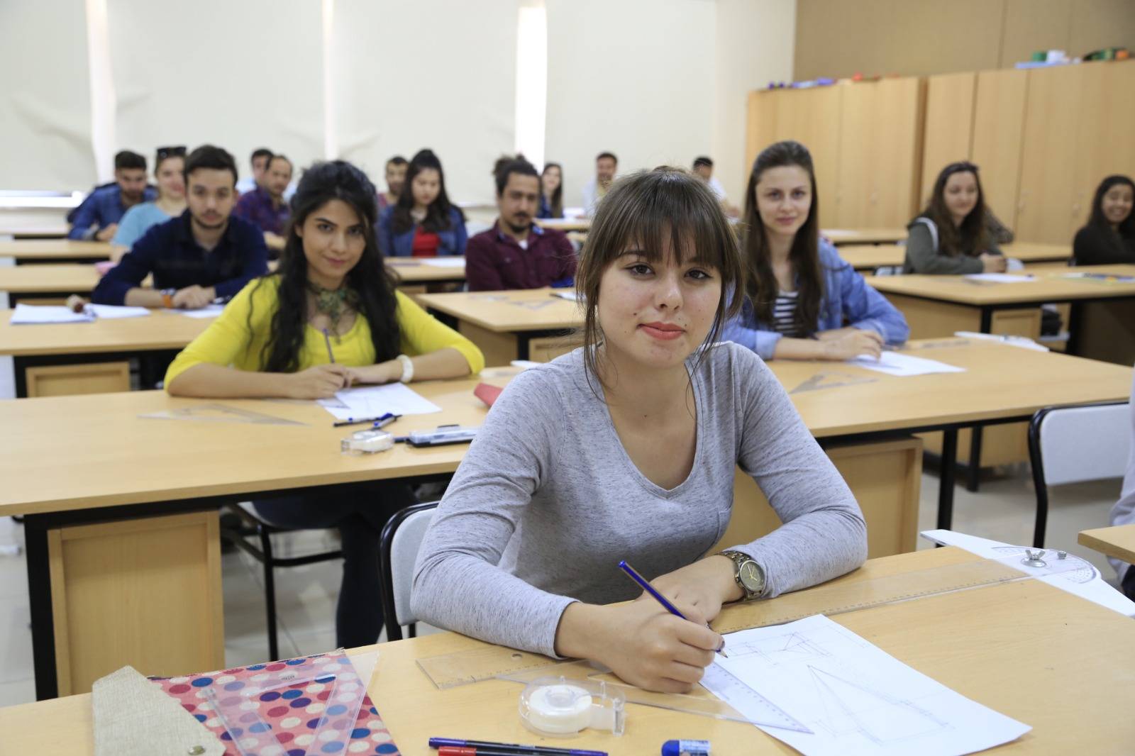 YKS’ye hazırlıkta kaygıyı yenin, başarıyı yakalayın! Güçlü zihin ve özgüvenle