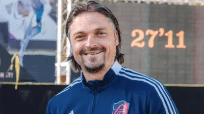 Lutz Pfannenstiel 6 Kıtada  Oynayan Tek Futbolcu. Futbol dünyası, sadece