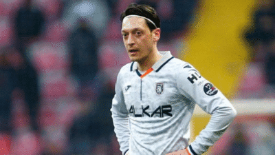 Mesut Özil: Türk Asıllı Alman Yıldızın Parıltılı Futbol Yolculuğu. Mesut