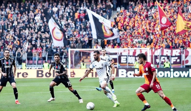 Beşiktaş ve Galatasaray arasındaki rekabet, Türk futbolunun en köklü ve