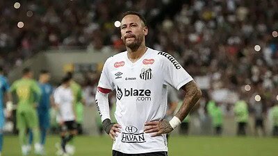 Neymar Jr’ın 2025 itibarıyla 400+ gol, 200+ asisti var. Pelé’nin