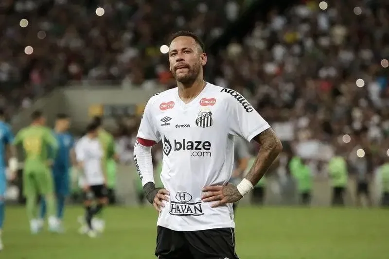 Neymar Jr’ın 2025 itibarıyla 400+ gol, 200+ asisti var. Pelé’nin